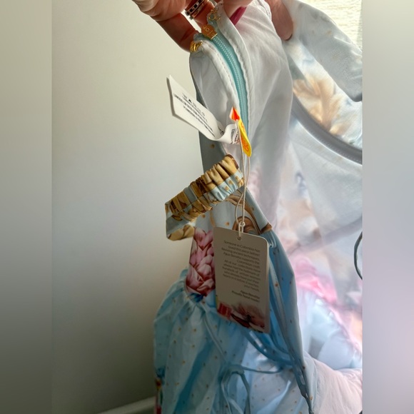 Agua Bendita, Resort Wear
Riveria Radiance Spring Blush Floral Cotton Minidress - Picture 8 of 11